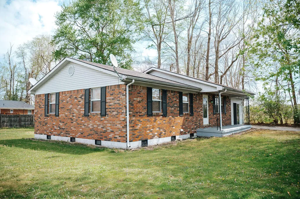 88 Howell Lane Clay City KY 40312