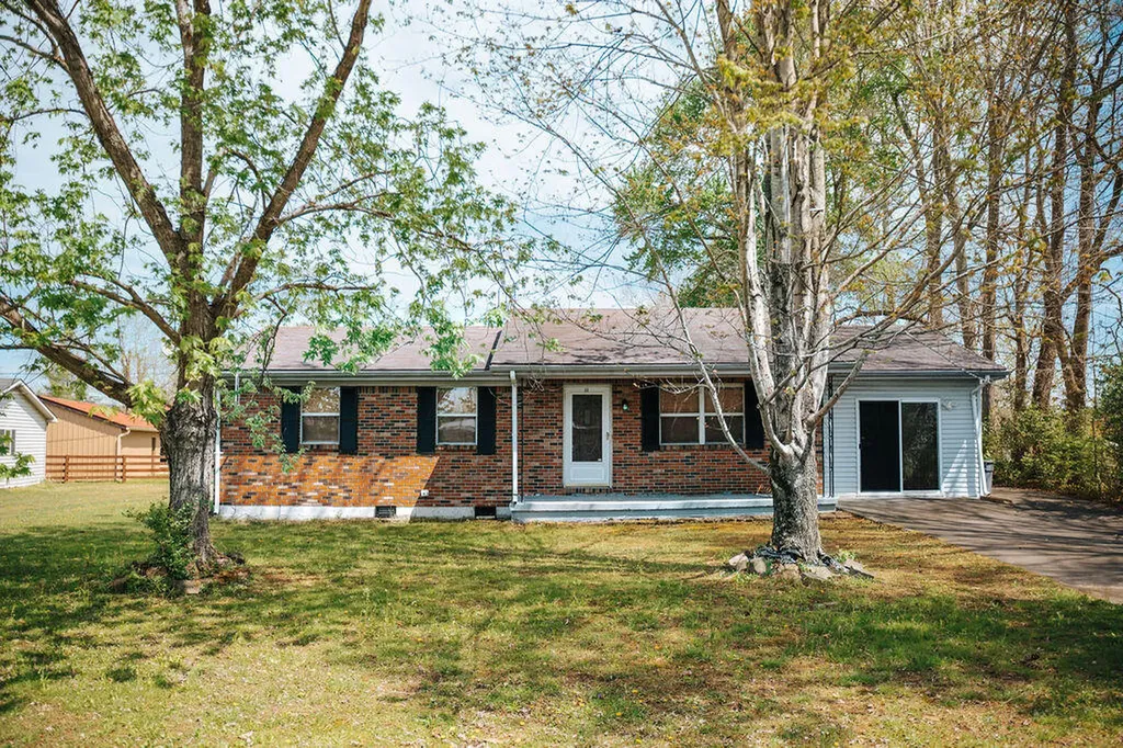 88 Howell Lane Clay City KY 40312