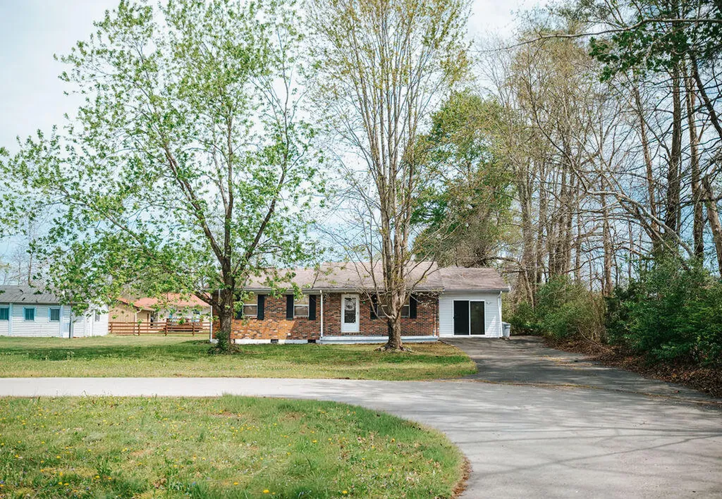88 Howell Lane Clay City KY 40312