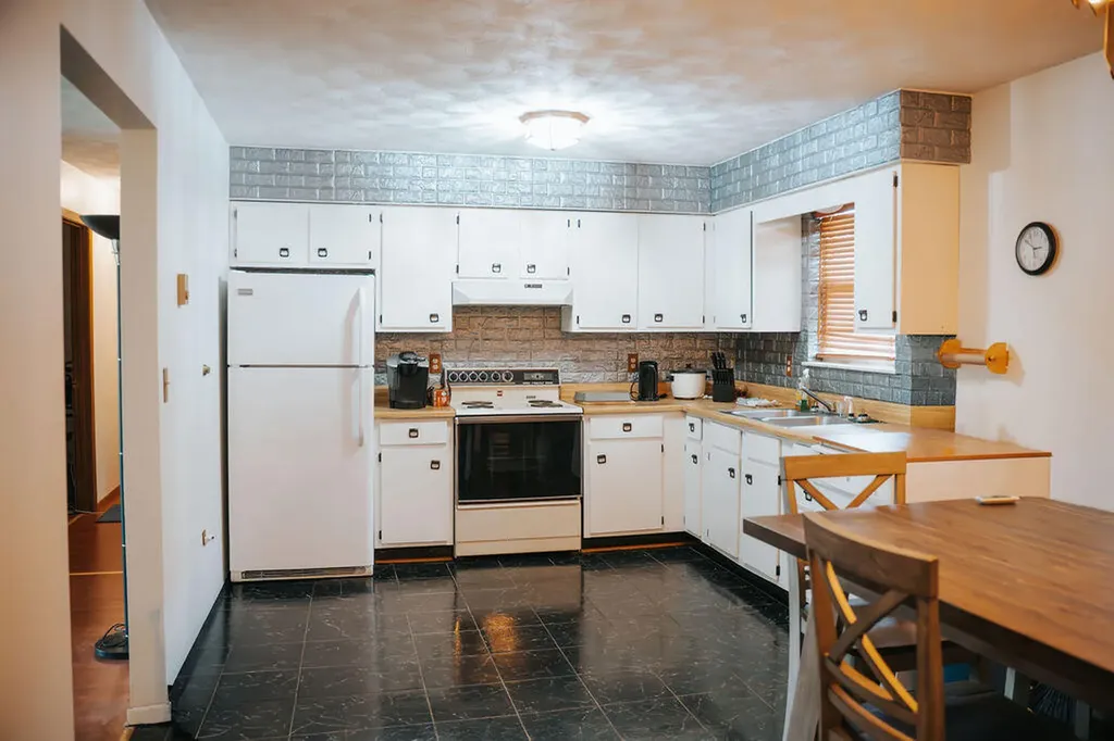 88 Howell Lane Clay City KY 40312