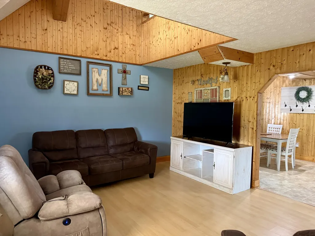 32 Ricky Lane Russell Springs KY 42642