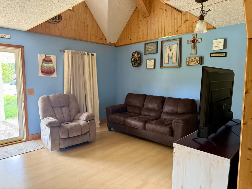 32 Ricky Lane Russell Springs KY 42642