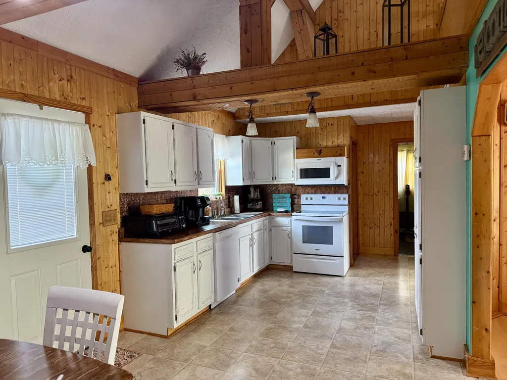 32 Ricky Lane Russell Springs KY 42642