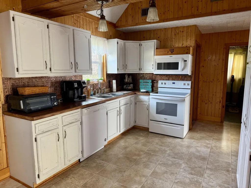 32 Ricky Lane Russell Springs KY 42642