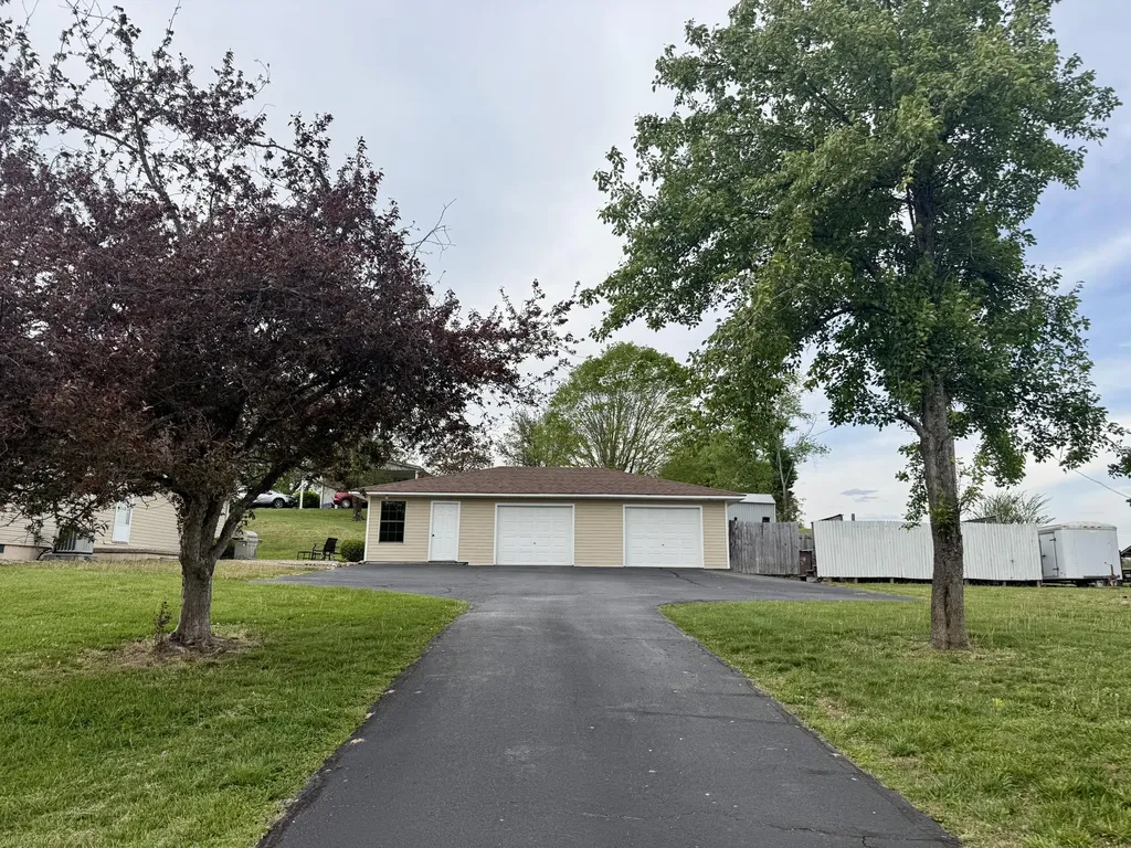 32 Ricky Lane Russell Springs KY 42642