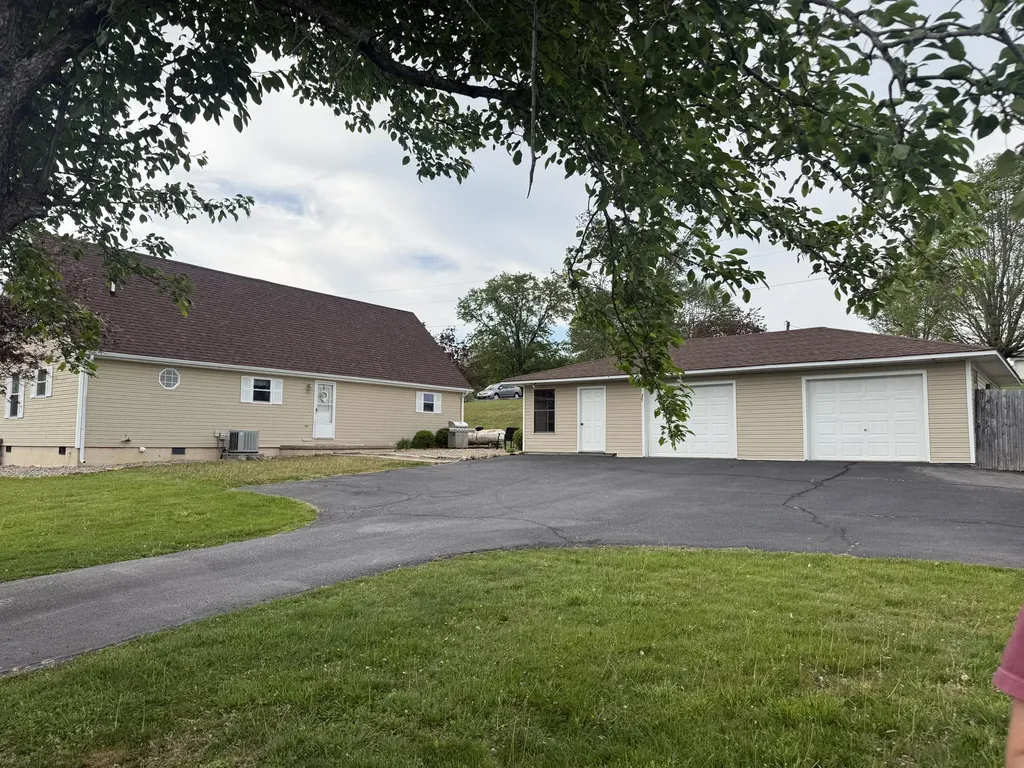 32 Ricky Lane Russell Springs KY 42642