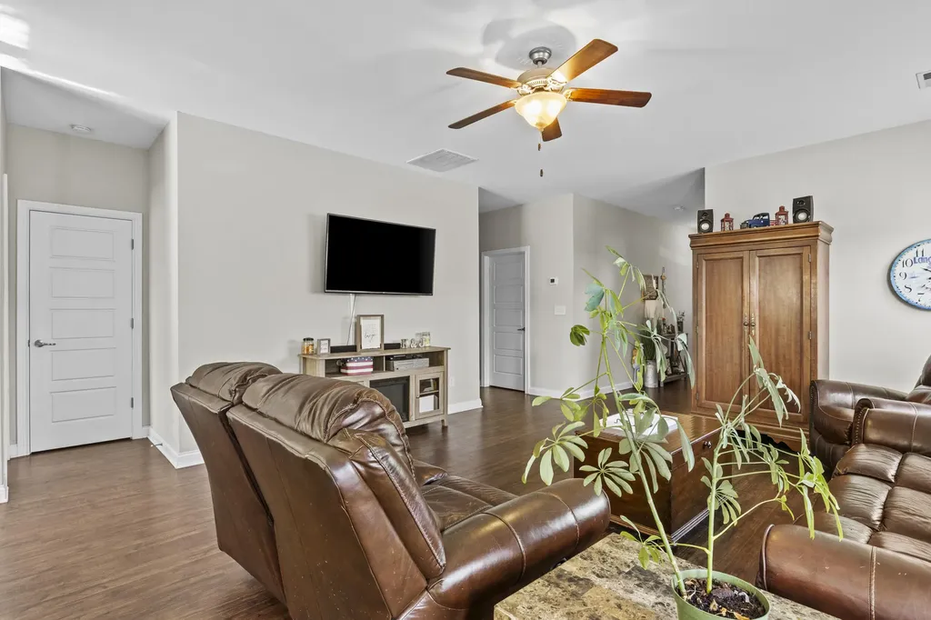 409 White Oak Trace Lexington KY 40511