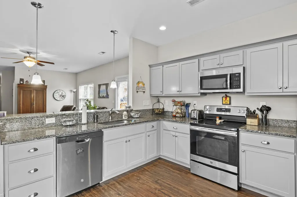 409 White Oak Trace Lexington KY 40511