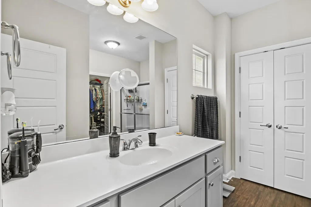 409 White Oak Trace Lexington KY 40511