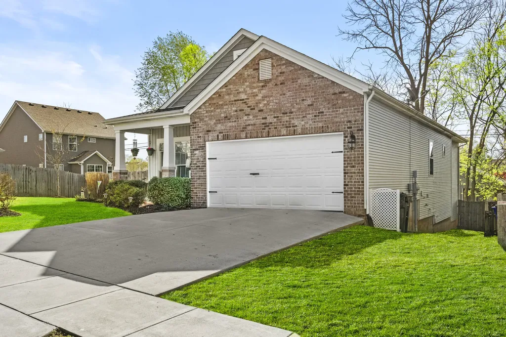 409 White Oak Trace Lexington KY 40511