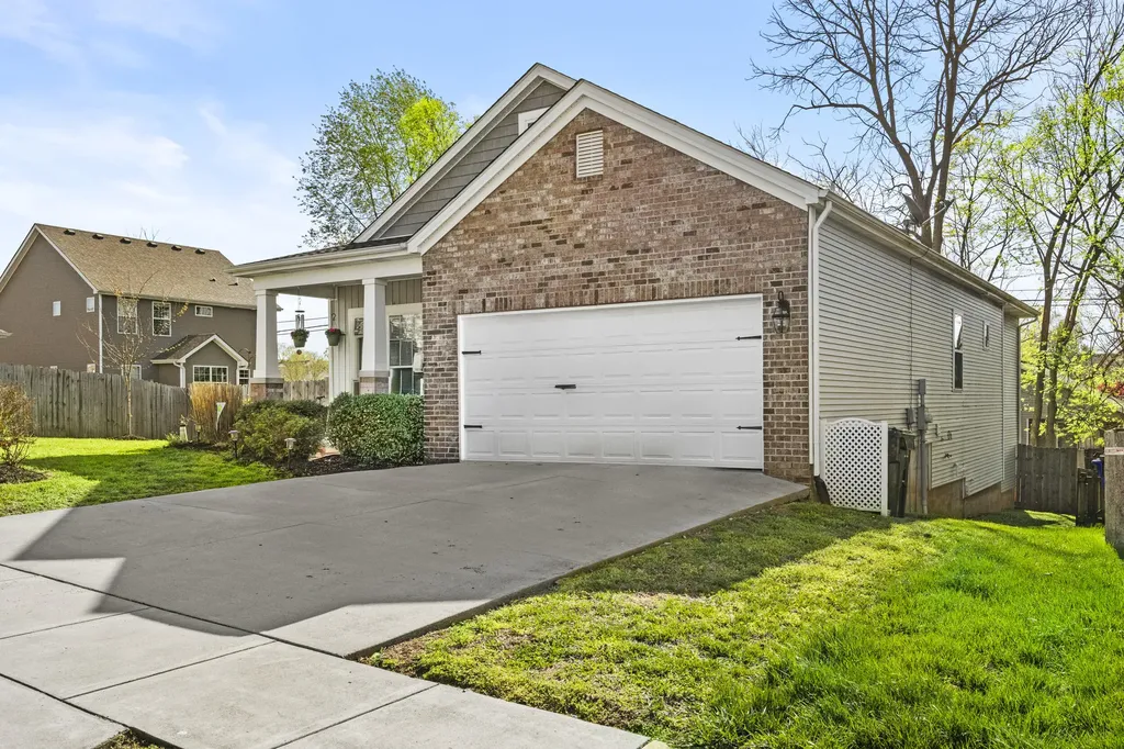 409 White Oak Trace Lexington KY 40511