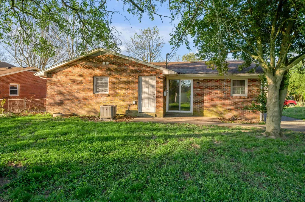221 Quebec Way Lexington KY 40515