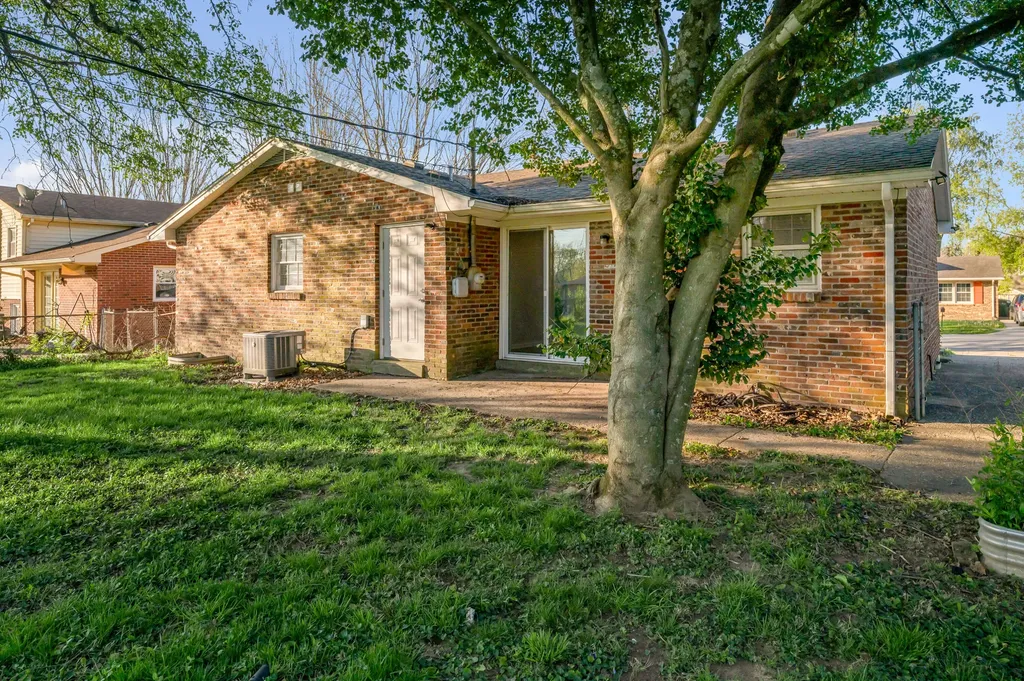 221 Quebec Way Lexington KY 40515