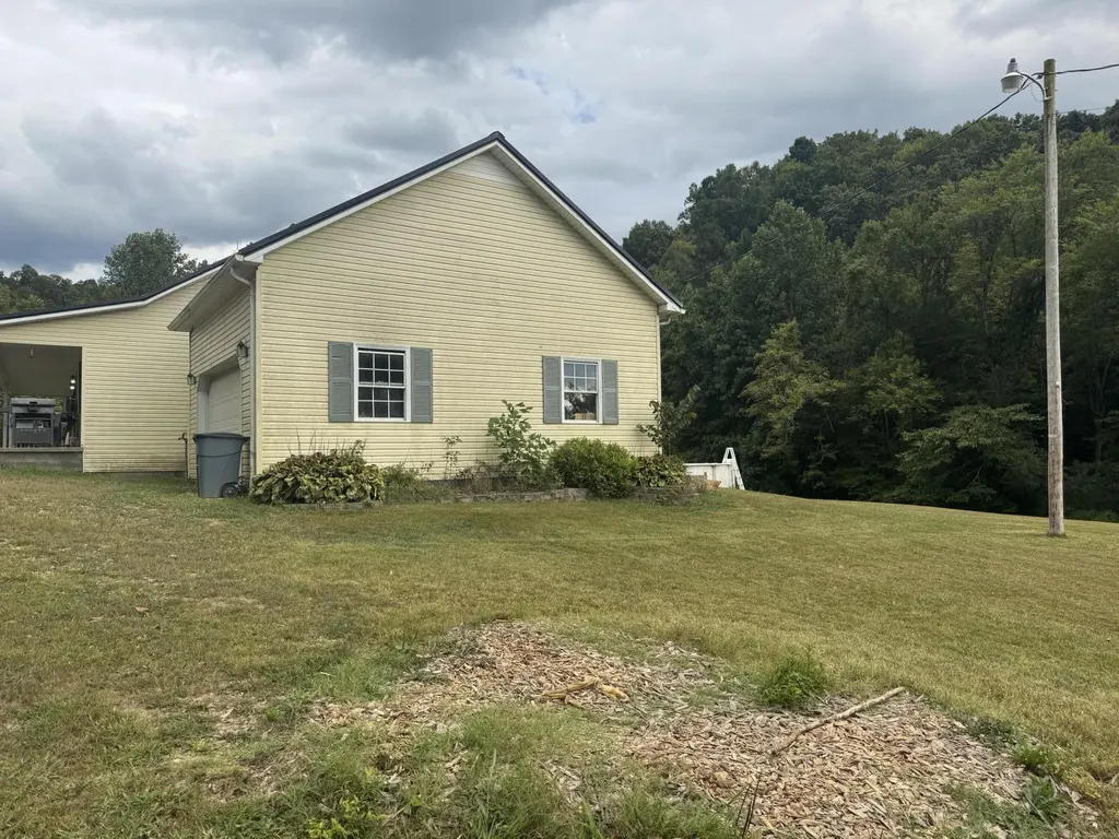 646 Fisher Cemetery Road Barbourville KY 40906