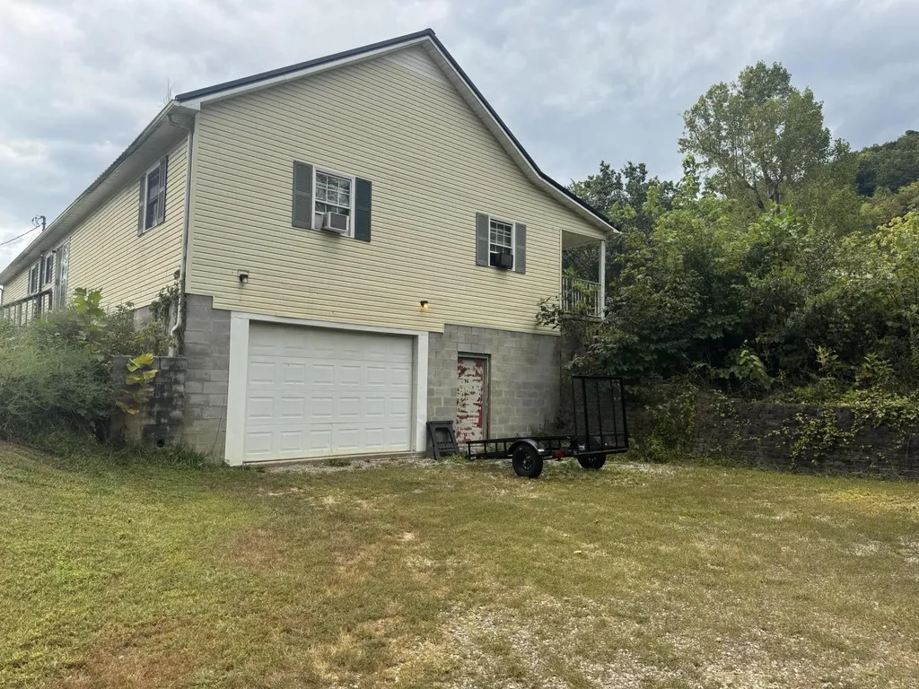 646 Fisher Cemetery Road Barbourville KY 40906