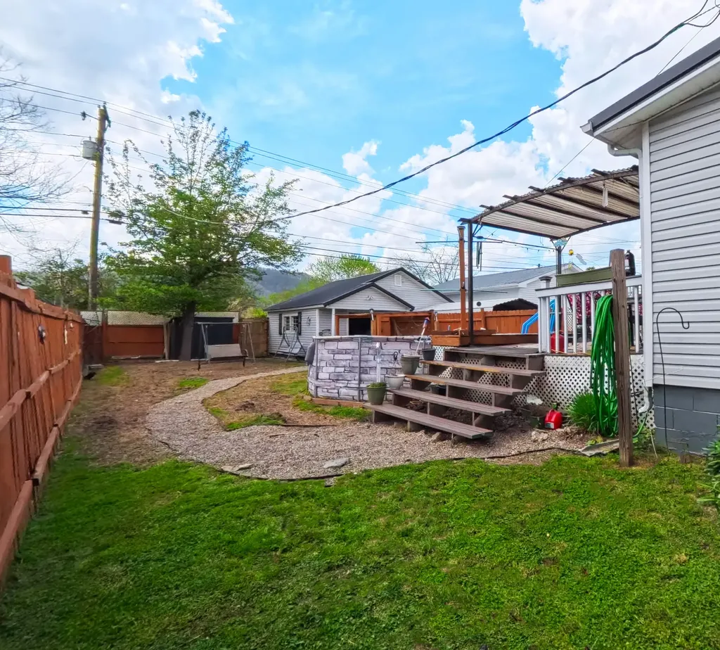 413 Elm Street Ravenna KY 40472
