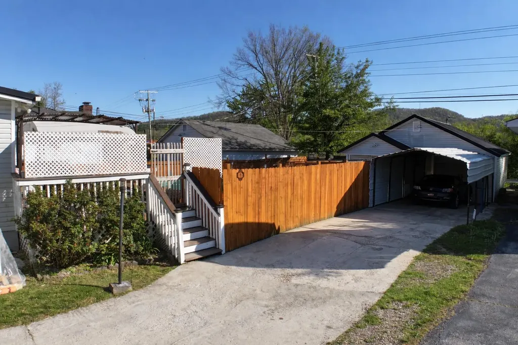 413 Elm Street Ravenna KY 40472