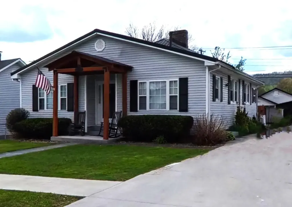 413 Elm Street Ravenna KY 40472