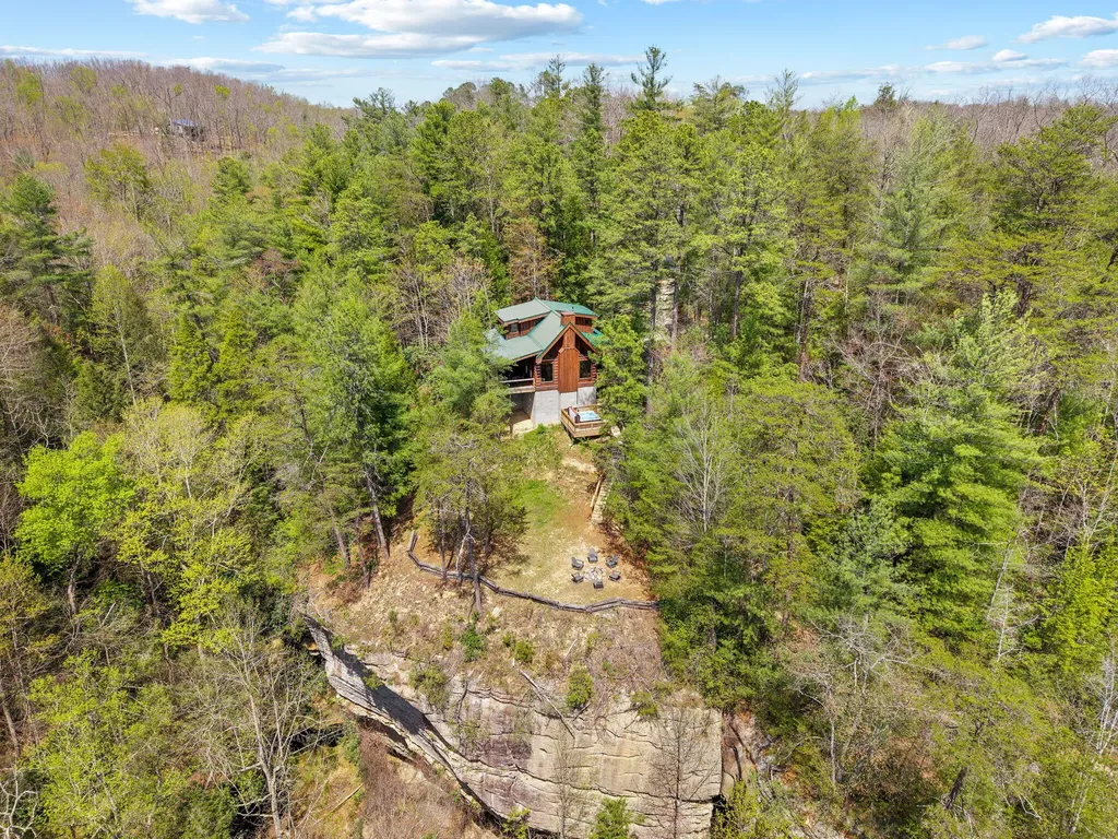 498 Lakeside Drive Zoe KY 41397