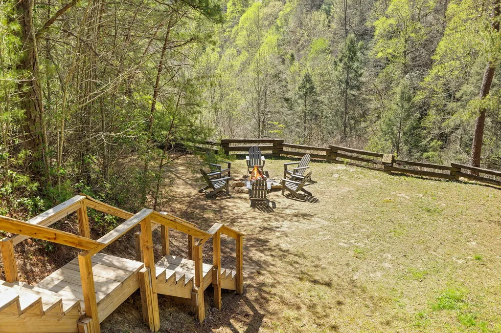 498 Lakeside Drive Zoe KY 41397