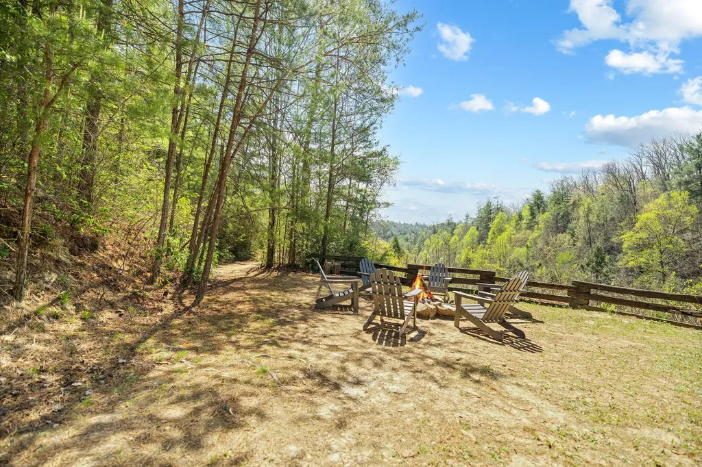 498 Lakeside Drive Zoe KY 41397