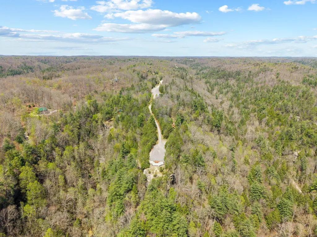 498 Lakeside Drive Zoe KY 41397
