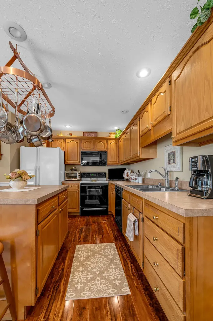 220 Hibiscus Lane Winchester KY 40391
