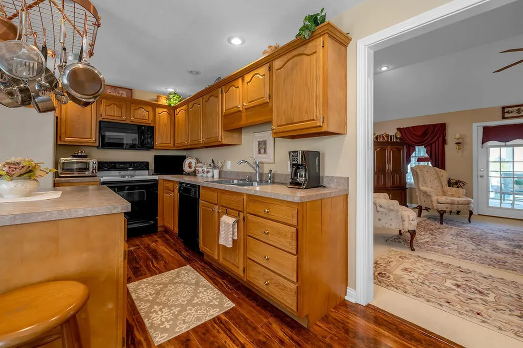 220 Hibiscus Lane Winchester KY 40391
