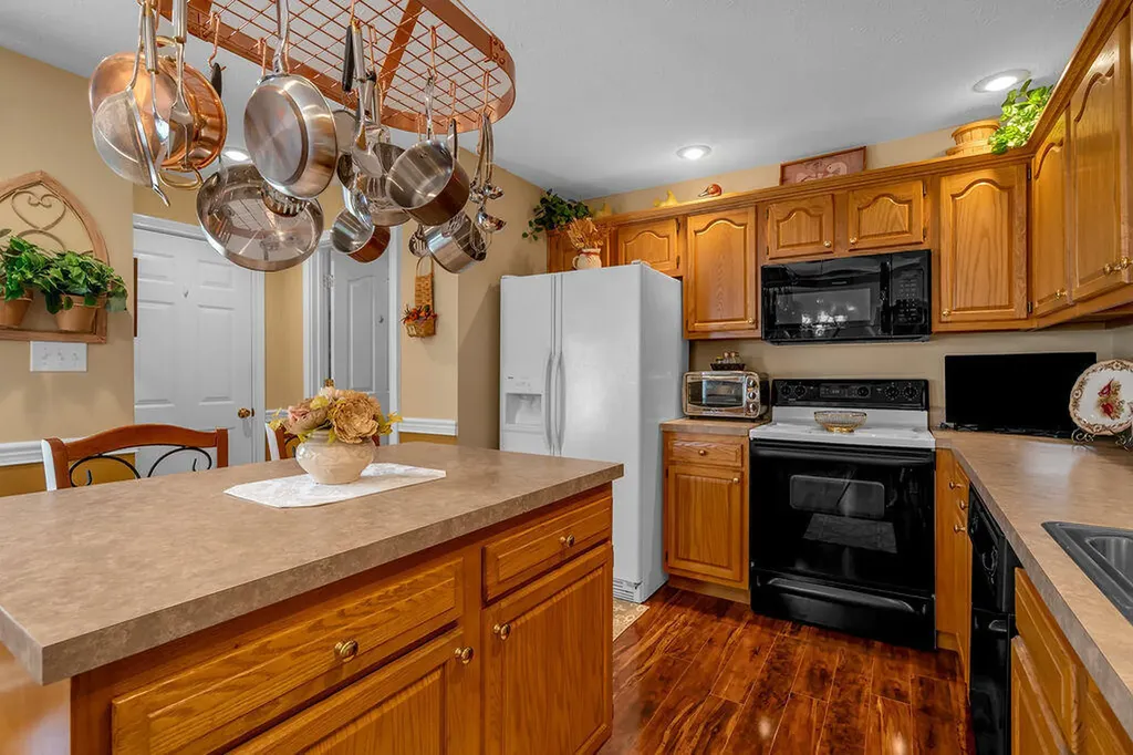 220 Hibiscus Lane Winchester KY 40391