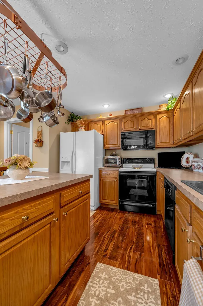 220 Hibiscus Lane Winchester KY 40391