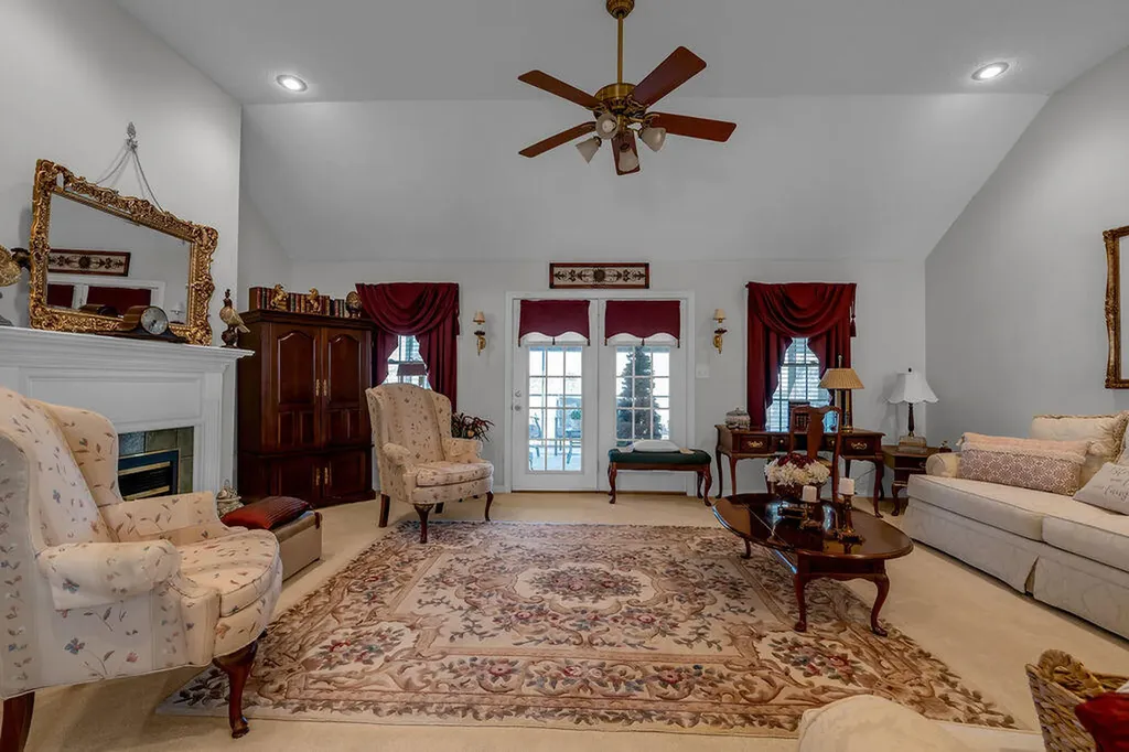 220 Hibiscus Lane Winchester KY 40391