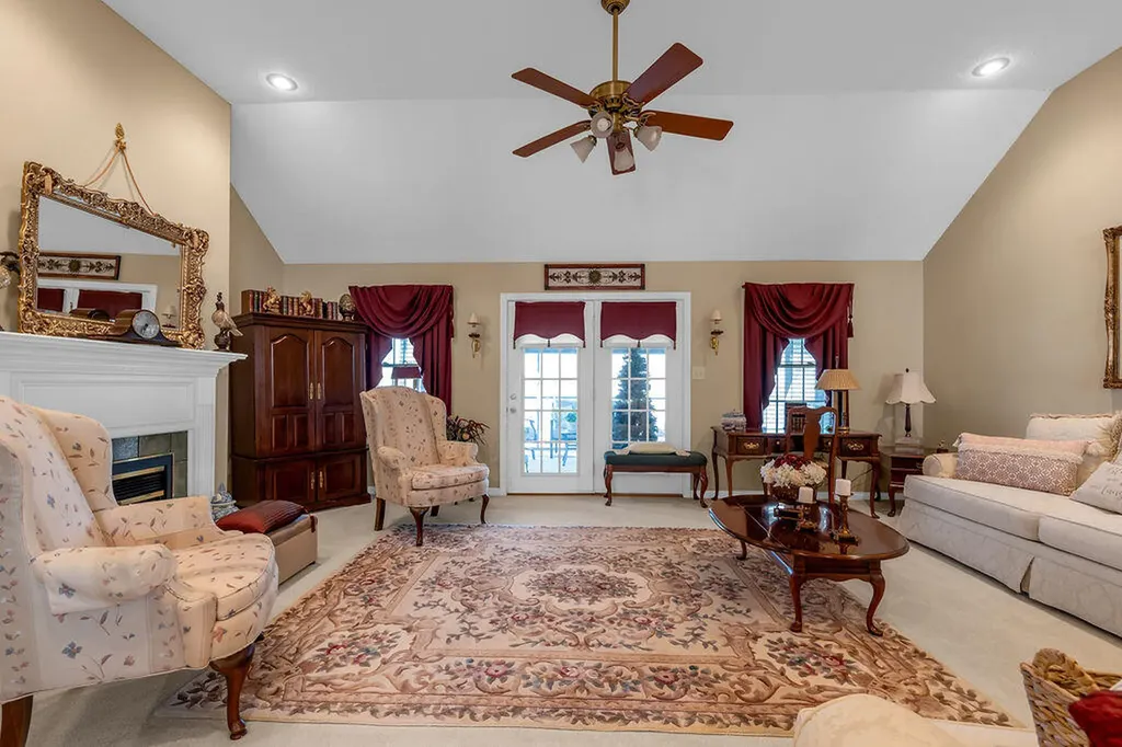 220 Hibiscus Lane Winchester KY 40391