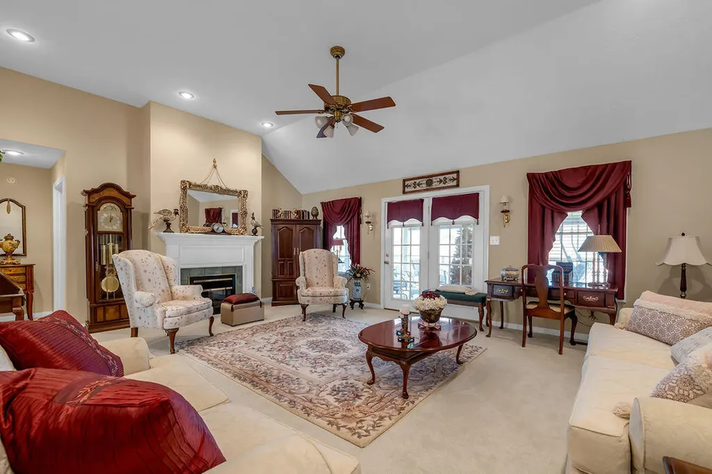 220 Hibiscus Lane Winchester KY 40391