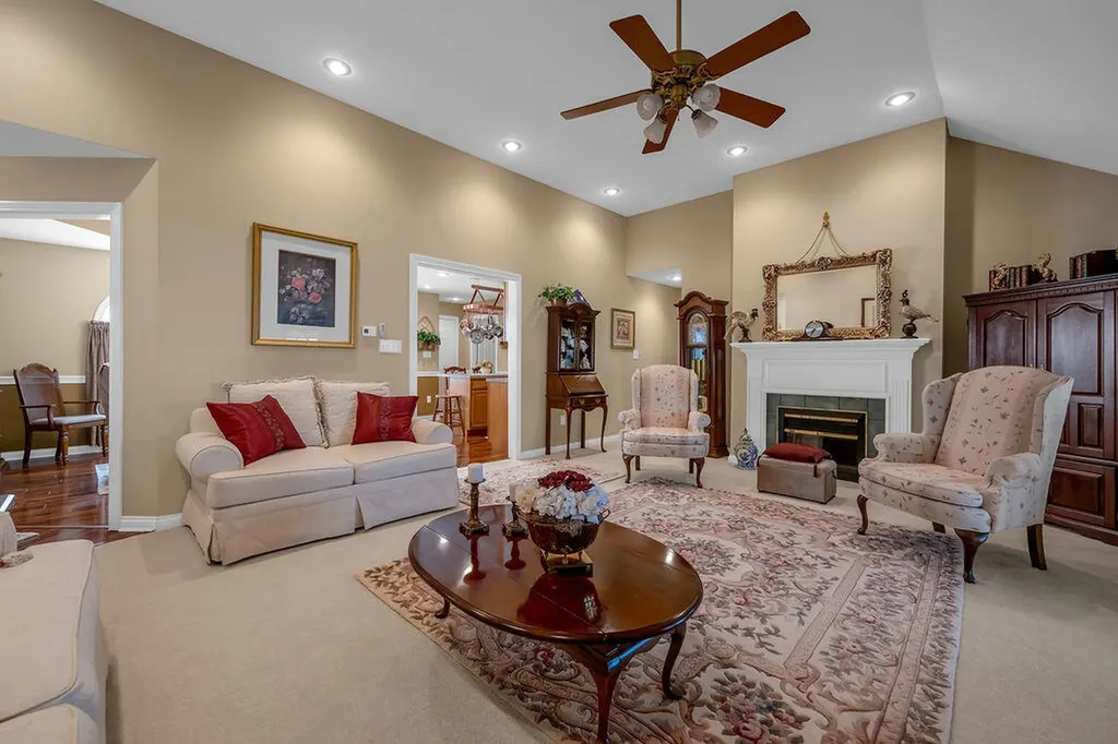 220 Hibiscus Lane Winchester KY 40391