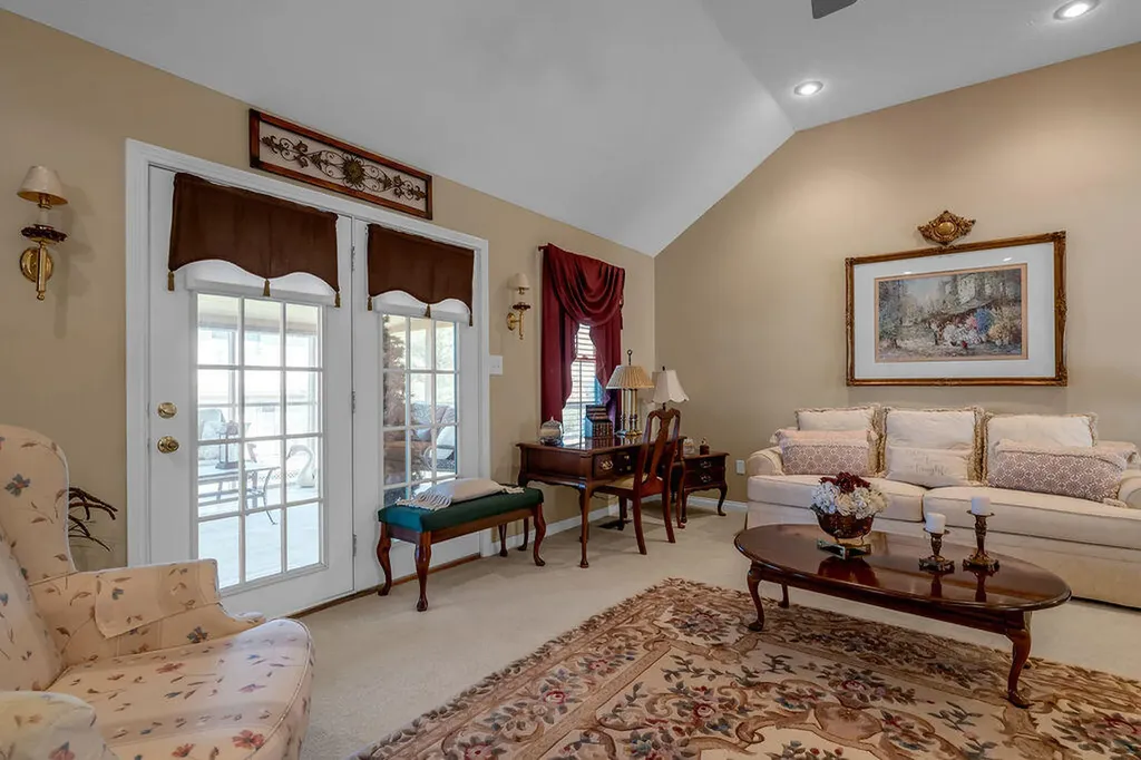 220 Hibiscus Lane Winchester KY 40391