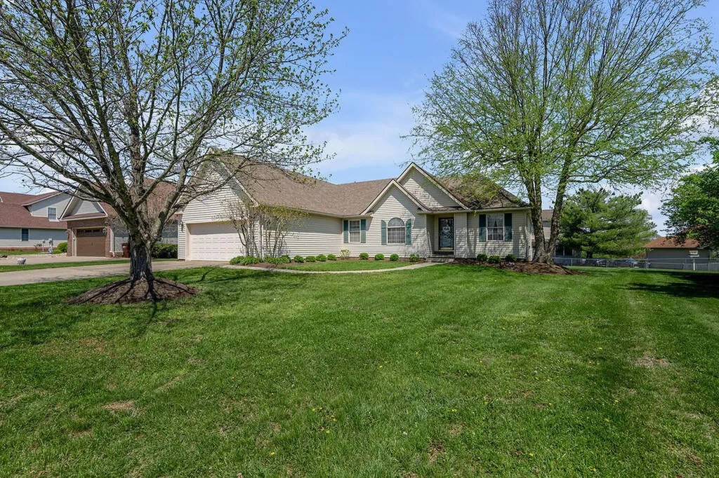 220 Hibiscus Lane Winchester KY 40391
