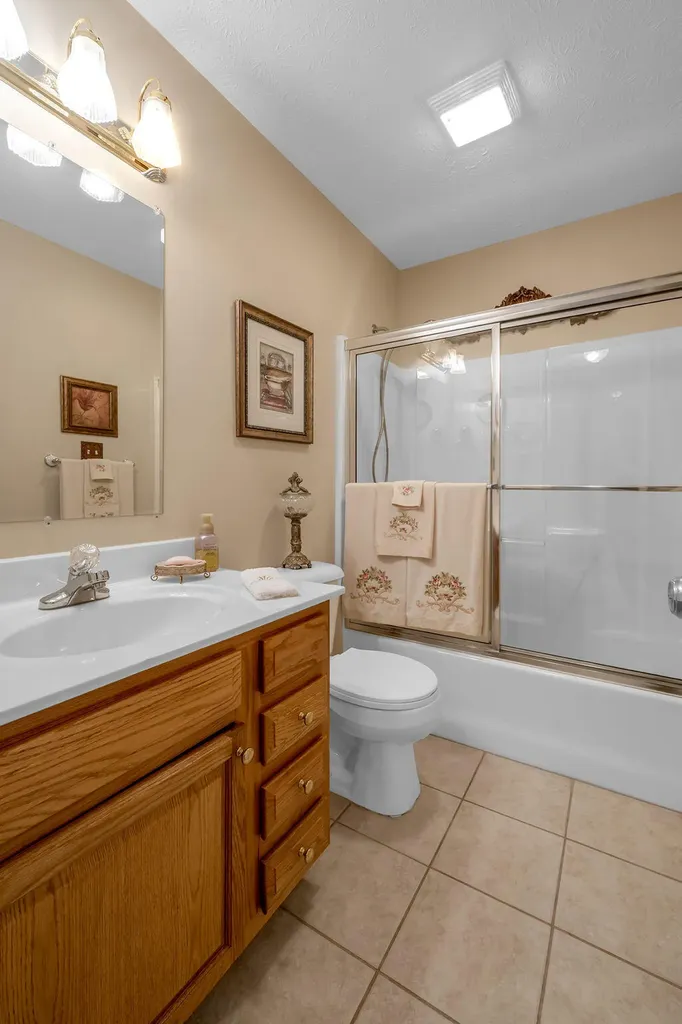 220 Hibiscus Lane Winchester KY 40391