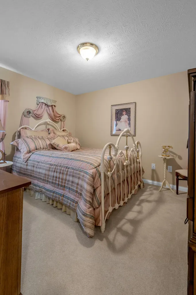 220 Hibiscus Lane Winchester KY 40391