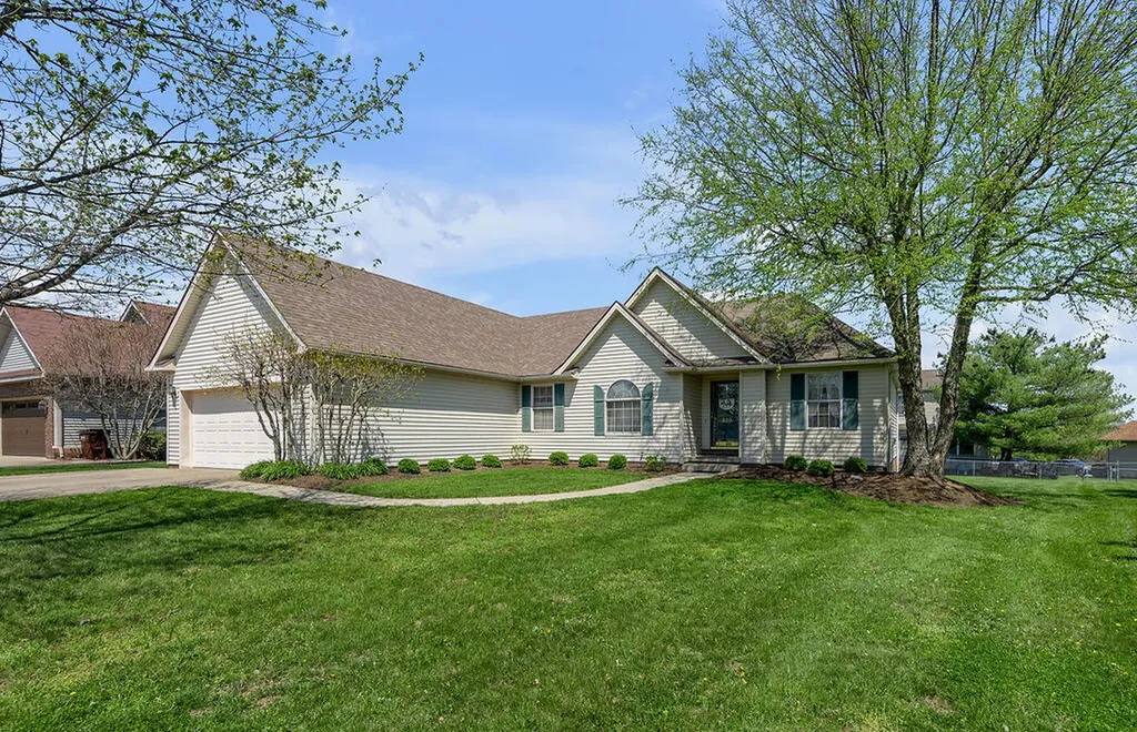 220 Hibiscus Lane Winchester KY 40391