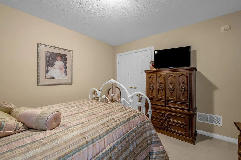220 Hibiscus Lane Winchester KY 40391