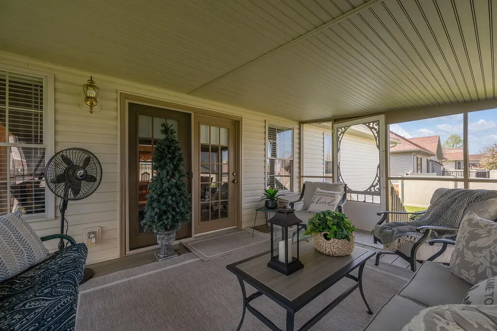 220 Hibiscus Lane Winchester KY 40391