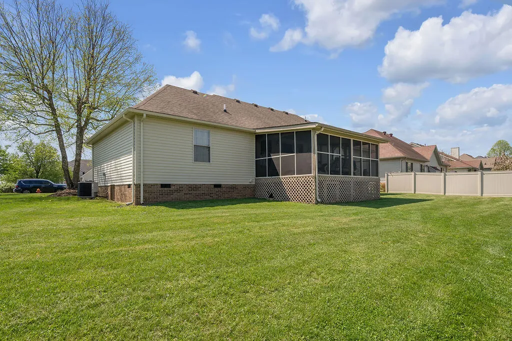 220 Hibiscus Lane Winchester KY 40391