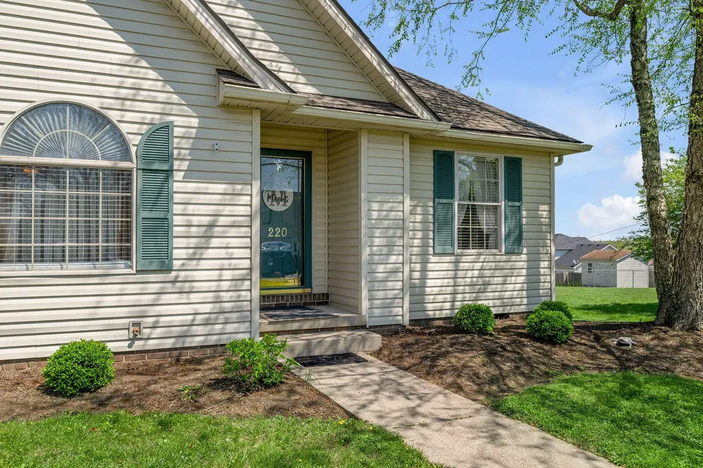 220 Hibiscus Lane Winchester KY 40391