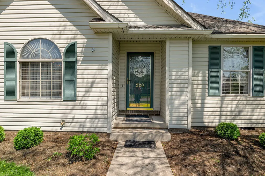 220 Hibiscus Lane Winchester KY 40391