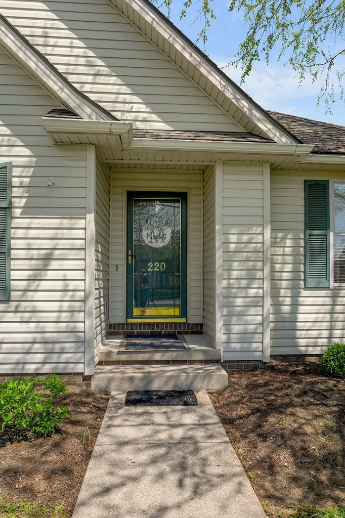 220 Hibiscus Lane Winchester KY 40391