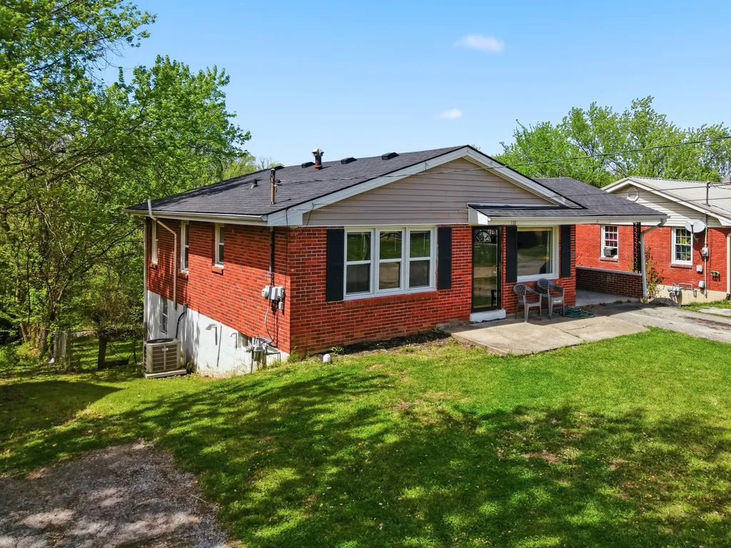 110 Ridgeway Drive Lancaster KY 40444