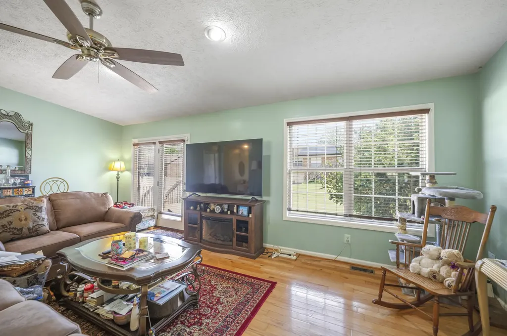 1033 J.d. Circle Berea KY 40403