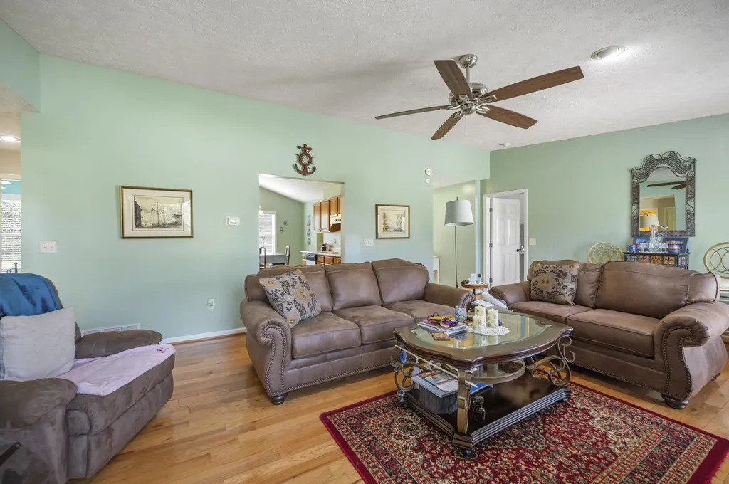1033 J.d. Circle Berea KY 40403