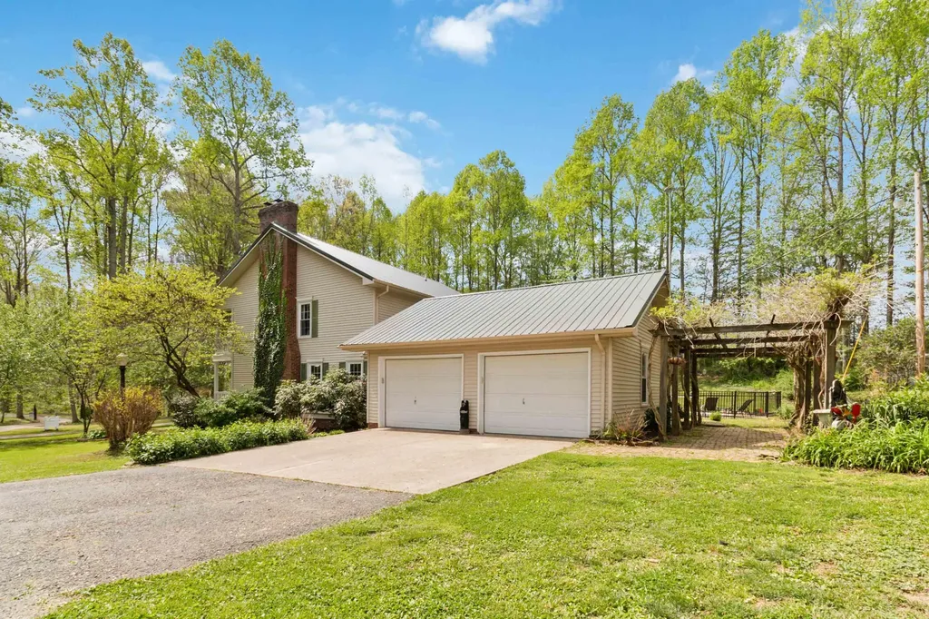 175 Black Wood Lane London KY 40741
