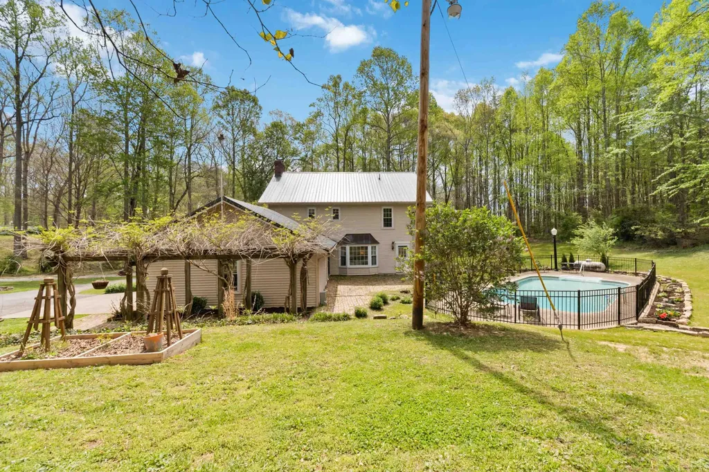 175 Black Wood Lane London KY 40741